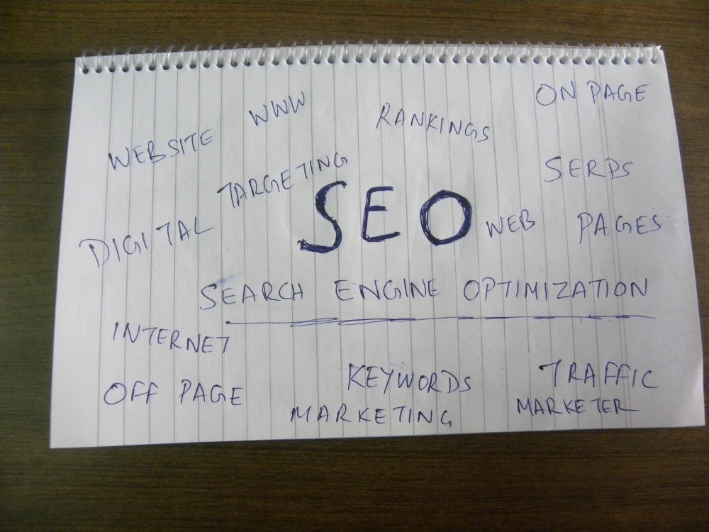  A notepad with SEO and digital marketing related terms such as 'keywords' and 'off-page' handwritten on it.